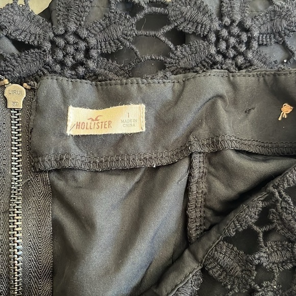 Hollister Black Floral Lace Shorts - Picture 4 of 4